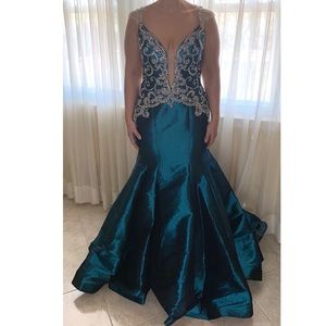 Mac Duggal 76730Y Gown (Prom, Wedding etc..)